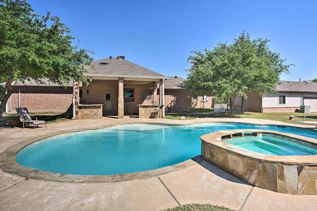 Heated Pool, Pool Table, Hot Tub, Home Theatre, Guest House, Basketball Court, Sleeps-20 Allen Kültér fotó