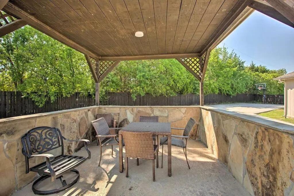 Heated Pool, Pool Table, Hot Tub, Home Theatre, Guest House, Basketball Court, Sleeps-20 Allen Kültér fotó
