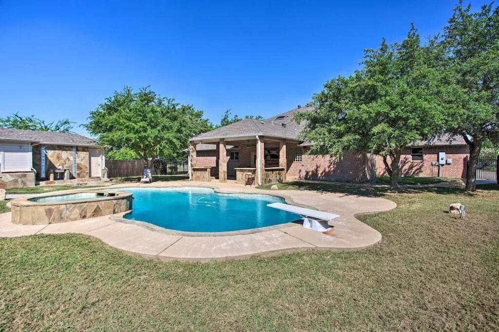 Heated Pool, Pool Table, Hot Tub, Home Theatre, Guest House, Basketball Court, Sleeps-20 Allen Kültér fotó