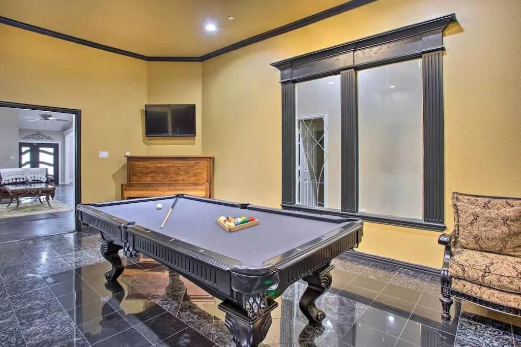 Heated Pool, Pool Table, Hot Tub, Home Theatre, Guest House, Basketball Court, Sleeps-20 Allen Kültér fotó